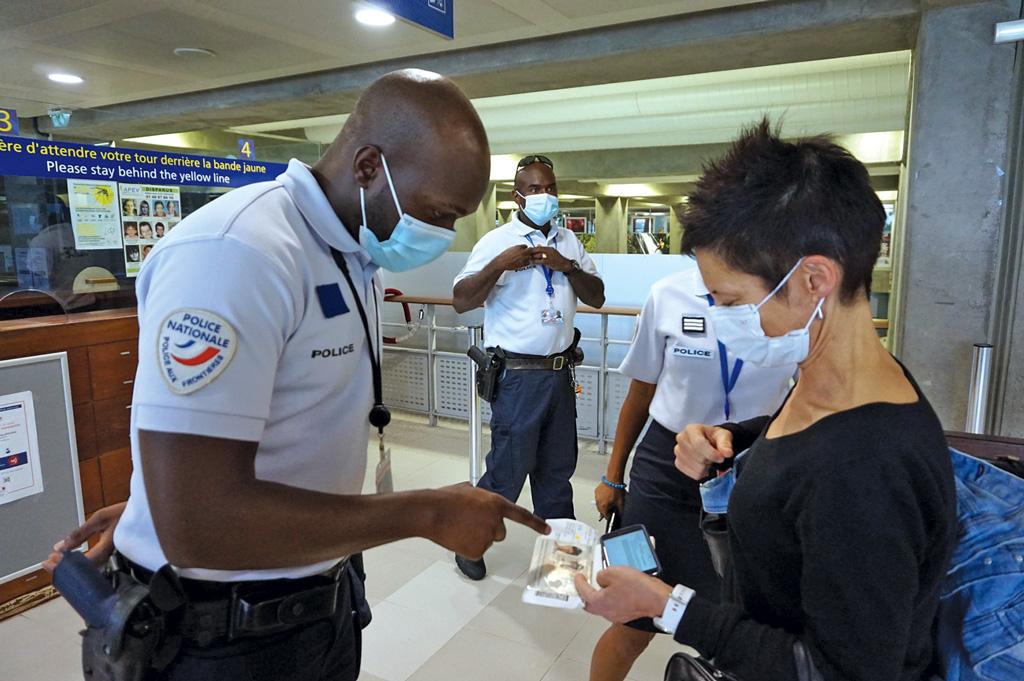 Guadeloupe  Plus de 300 passagers contrôlés par la Police aux