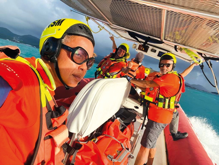 Le bateau de sauvetage ELIMAT P750, insubmersible et adapté à tout type de  conditions de mer, au service de l'Aquatic Rescue Group (JEU) depuis La  Corogne - ELIMAT